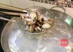 Illustration of how to make spicy fried clams 8