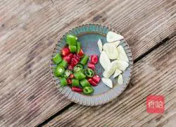 Illustration of how to make crispy money eggs 2