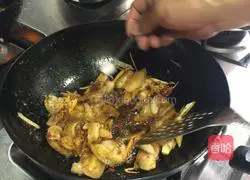 Illustration of how to make twice-cooked pork with garlic sprouts 8