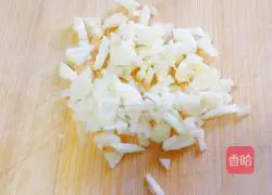 Illustration of how to make fried snow peas with meat 1