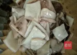 Illustration of how to make spicy pepper version of cumin squid 1