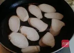 Illustration of how to make vegetarian twice-cooked pork 6