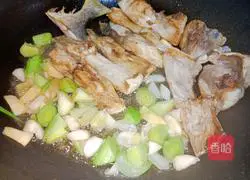 Illustration of how to cook pomfret with bean curd 8
