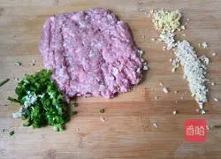 Illustration of how to stuff pork with pepper 2