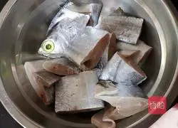 Illustration of how to make celery-flavored hairtail 1