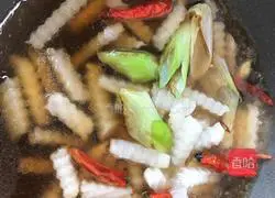 Illustration of how to cook hairtail and radish 12