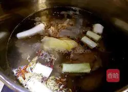 Illustration of how to cook mutton by hand 3