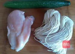 Illustration of how to make cold noodles with shredded chicken 1