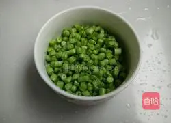 Illustration of how to make cured meat and colorful fried rice 3