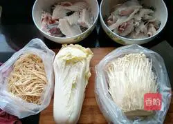 Illustration of how to make spicy boiled fish fillets 2