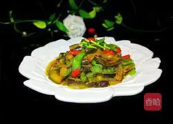 Illustration of how to make spicy fried eggplant shreds 11