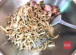 Illustration of how to make steamed bacon with dried beans 8