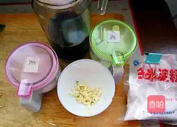 Illustration of how to make vegetarian stir-fried ground and three delicacies 3