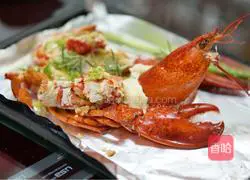 Illustration of grilled lobster with onion and ginger 4