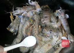 Illustration of how to make fried Pipi shrimp 4