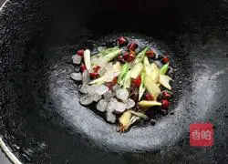 Illustration of how to make cabbage and pork stewed vermicelli 4