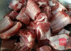 How to make sweet and sour pork ribs with wild chestnuts Illustration 1