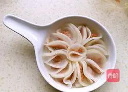 Illustration of how to stuff white radish with meat stuffing 7
