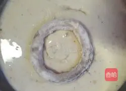 Illustration of how to make fried squid rings 4