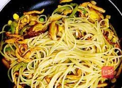 Illustration of how to make black pepper chicken breast pasta 5