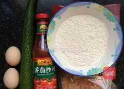 Illustration of how to make cucumber, meat floss and tomato sauce egg cake 1