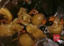 Illustration of how to make southern Fujian black beans, eucommia, squid and stewed pig tail 8