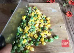 Illustration of how to make colorful shrimp rings 7