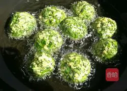 Illustration of how to make shrimp and chrysanthemum balls 10