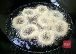 Illustration of how to make squid rings 7