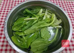 Illustration of how to make sour soup and fat beef noodles 3