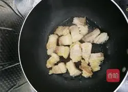 Illustration of how to make braised pork with potatoes 4