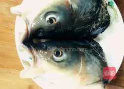 Illustration of braised fish head with chopped pepper 1