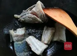 Illustration of how to make pickled fish 7