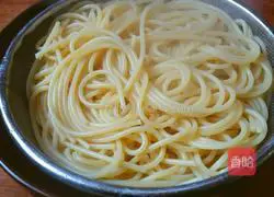 Illustration of how to make spaghetti (long noodles with red wine meat sauce) 12