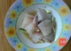 Illustration of how to make fish in tomato sauce 3