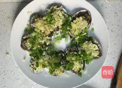 Illustration of how to make steamed abalone with vermicelli vermicelli 4