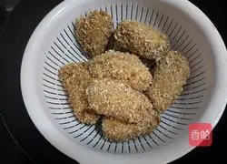 Illustration of how to make salt and pepper fried chicken wings 11