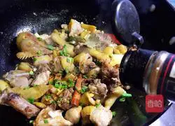 Illustration of how to make braised chicken and mushroom vermicelli 10