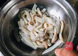 Illustration of how to make fried shredded squid with pepper 1