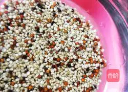 Illustration of how to make functional salad to reduce fat and gain muscle 3