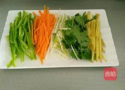 Illustration of authentic Northeastern spicy shredded pork 4