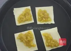 Illustration of how to make puff pastry apple pie 11