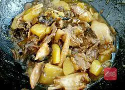 Illustration of Northeastern Chicken Stewed with Mushrooms 9