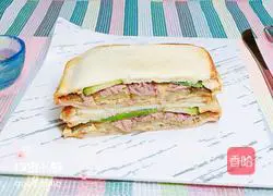 Illustration of how to make edge-sealed tuna sandwich (5-minute quick meal) 17