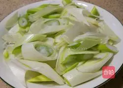 Illustration of how to cook mutton with green onions 1