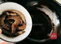Illustration of how to make fried shrimps with zucchini 6