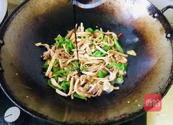 Illustration of how to make shredded squid with pickled pepper 10