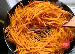 Illustration of how to make minced pumpkin shreds 10