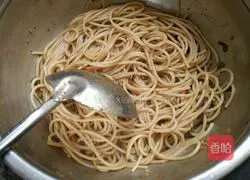 Illustration of how to make Chinese pasta with drinks 2