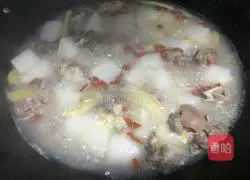 Illustration of how to make mutton stewed radish 4